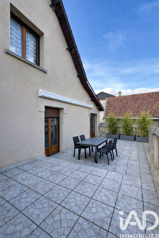  Maison à vendre 10 pièces 215 m²