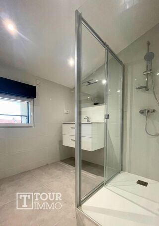  Appartement à louer 3 pièces 64 m²