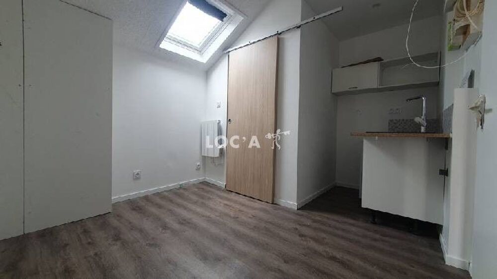 380€ CC / Mois - STUDIO de 11.4 m² Refait à neuf situé a....