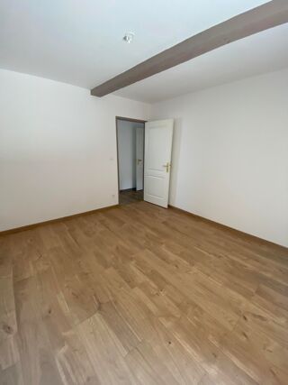  Appartement à louer 4 pièces 80 m²