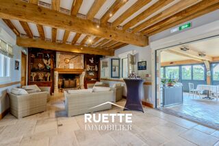  Maison à vendre 1049 m²