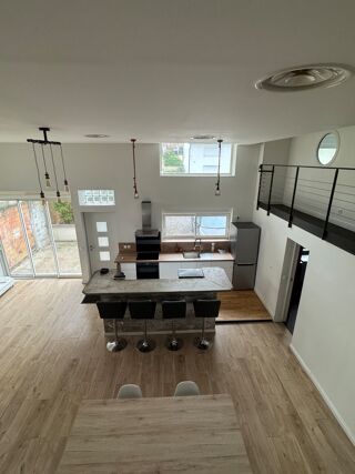  Appartement à louer 3 pièces 90 m²