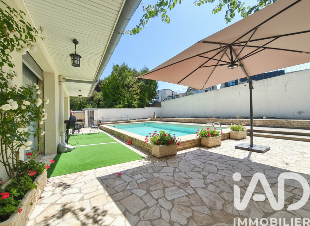 Maison 9 pièces 303 m² · à Noisy-le-Grand · 303 m² · 947 000 €