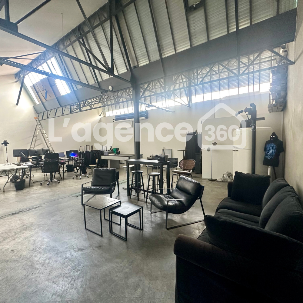   À louer - Atelier / Bureaux atypiques esprit loft - 228 m² Arcueil