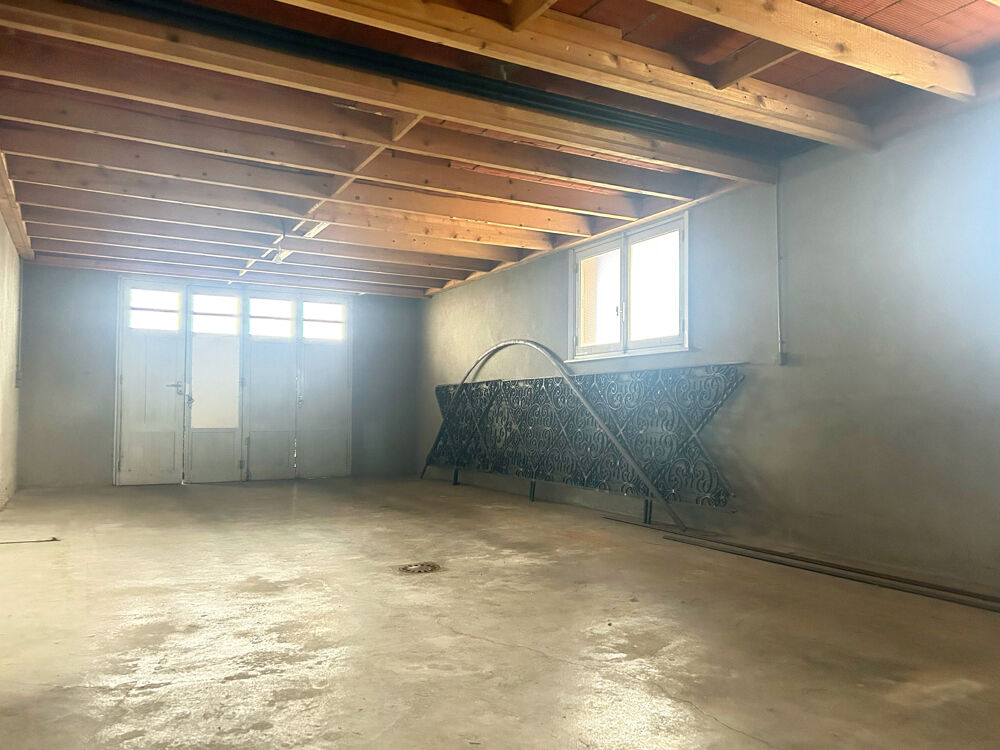 LENTIGNY - Maison de caractère sur 3 niveaux - Fort potentiel