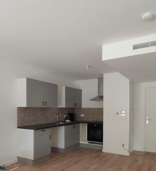  Appartement à louer 2 pièces 45 m²