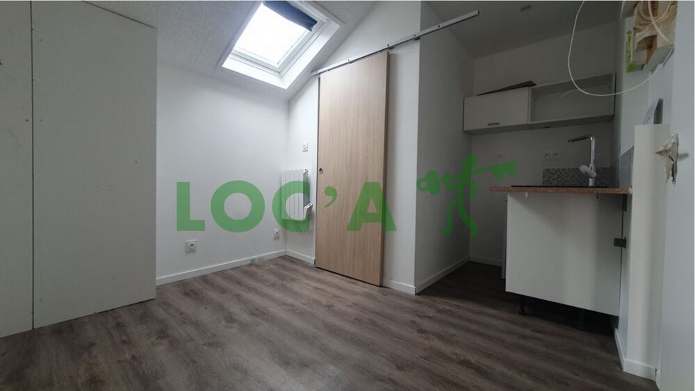 En EXCLUSIVITÉ - STUDIO de 11.40 m² entièrement refait à....
