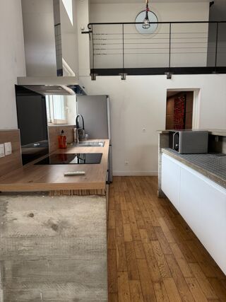  Appartement à louer 3 pièces 90 m²