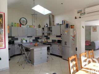  Immeuble à vendre 15 + pièces 430 m² Fronsac