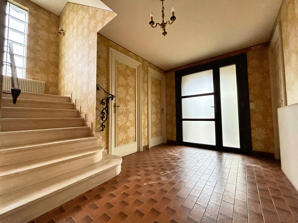 LENTIGNY - Maison de caractère sur 3 niveaux - Fort potentiel