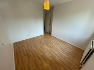  Appartement à louer 3 pièces 81 m²