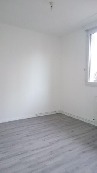  Appartement à louer 4 pièces 75 m²