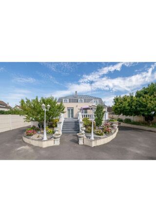  Maison à vendre 10 pièces 367 m²