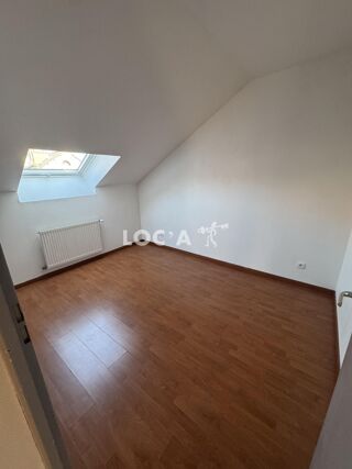  Appartement à louer 4 pièces 83 m²