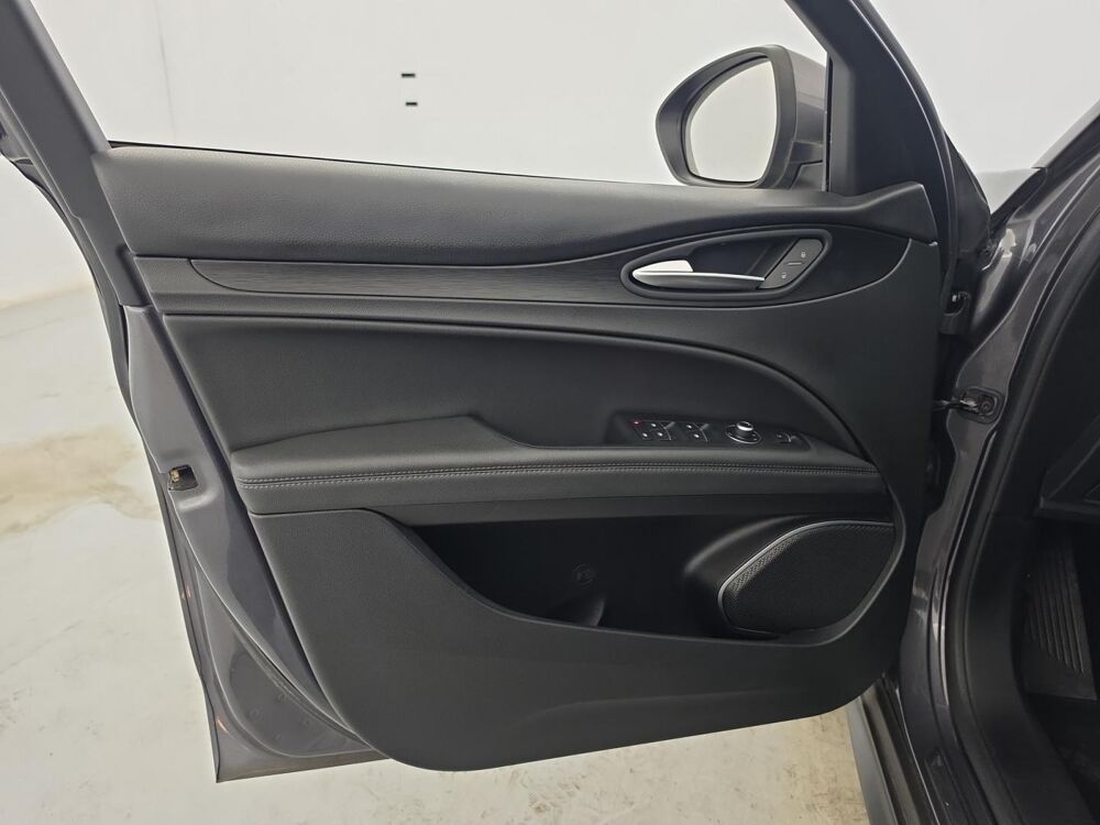 Stelvio 2.2 Diesel 150ch Super AT8 + Cam&eacute;ra de recul + Attelage 2018 occasion 35170 Bruz