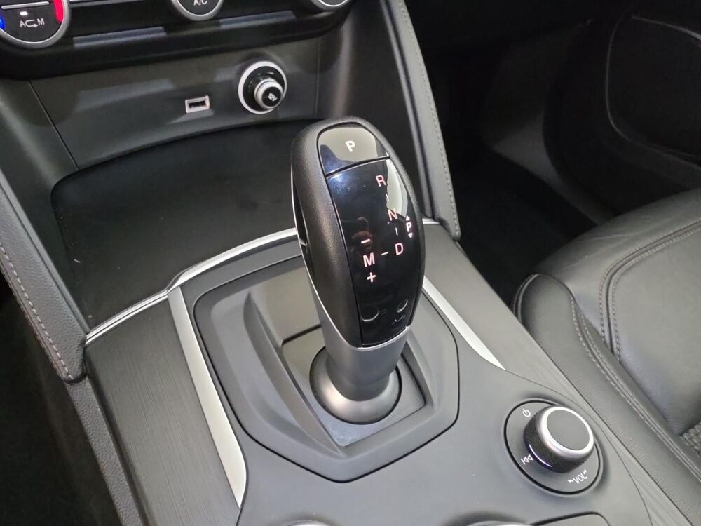 Stelvio 2.2 Diesel 150ch Super AT8 + Cam&eacute;ra de recul + Attelage 2018 occasion 35170 Bruz