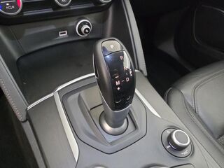 Stelvio 2.2 Diesel 150ch Super AT8 + Cam&eacute;ra de recul + Attelage 2018 occasion 35170 Bruz