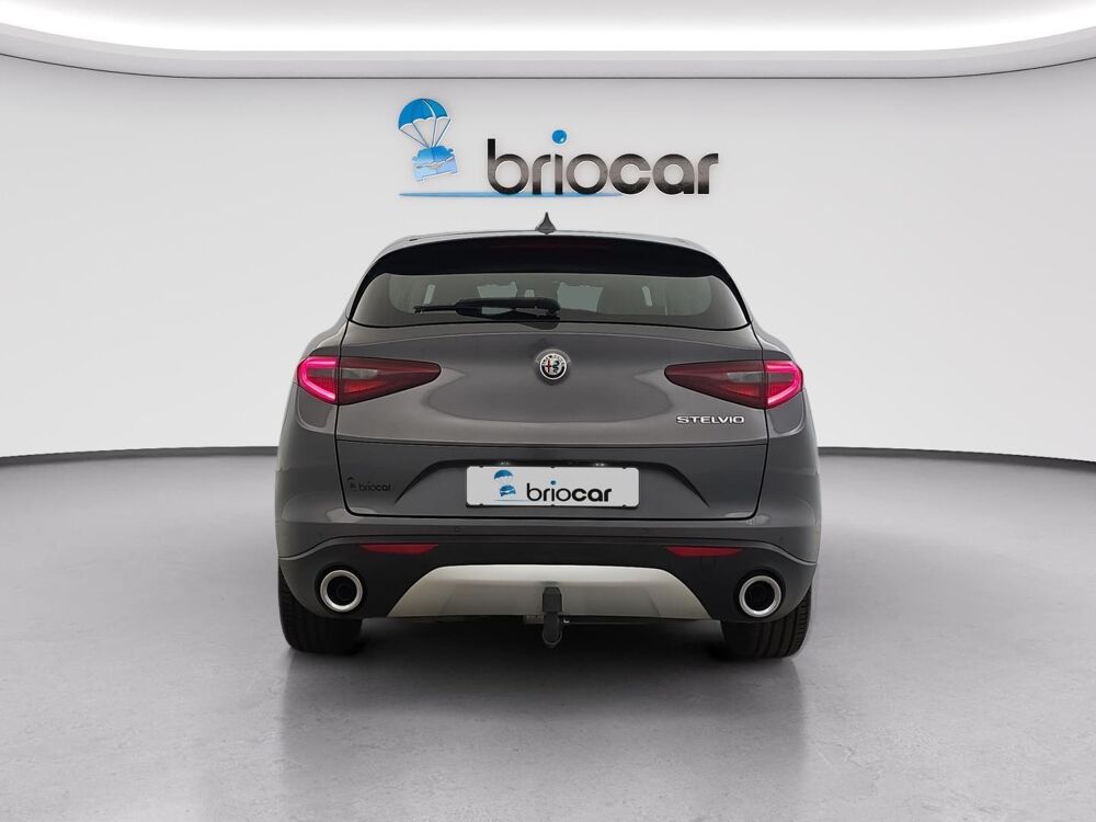 Stelvio 2.2 Diesel 150ch Super AT8 + Cam&eacute;ra de recul + Attelage 2018 occasion 35170 Bruz