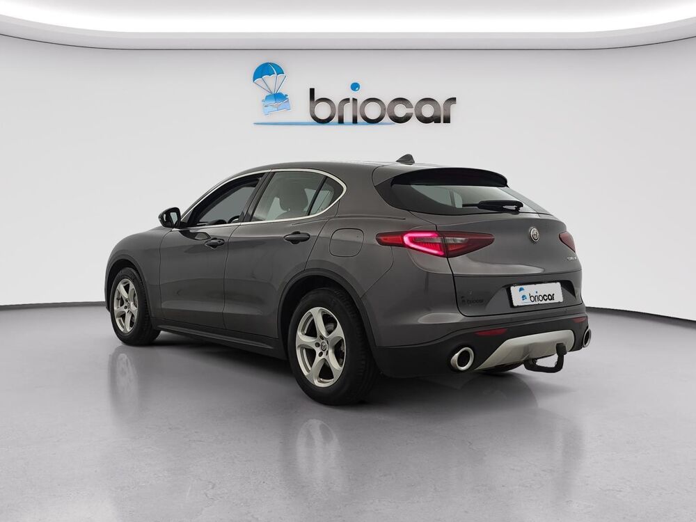 Stelvio 2.2 Diesel 150ch Super AT8 + Cam&eacute;ra de recul + Attelage 2018 occasion 35170 Bruz