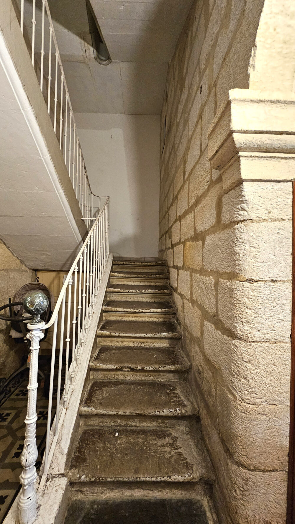 Vente Immeuble IMMEUBLE DE 5 LOGEMENTS 30800 ST GILLES 330 M2 St gilles