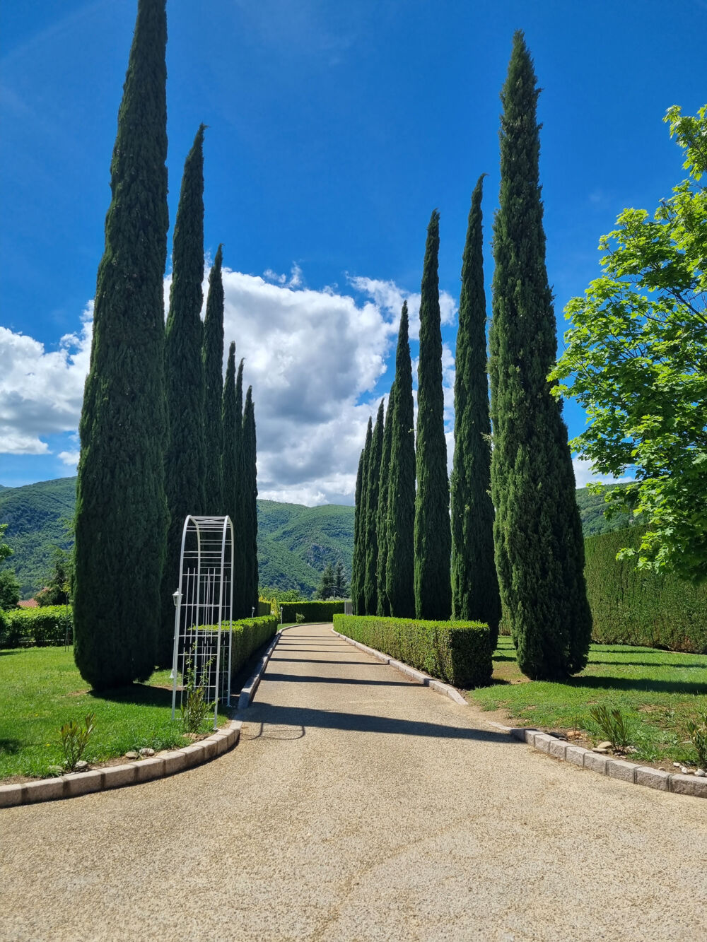 Propriété avec terrain et piscine