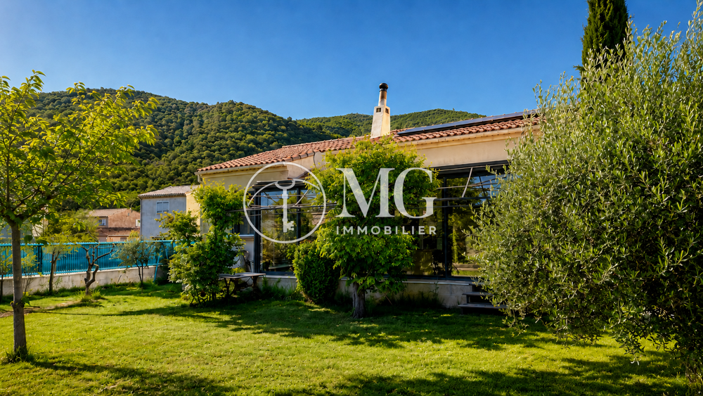 Maison de plain-pied 147 m2 avec vérandas et terrain de 1004 m2