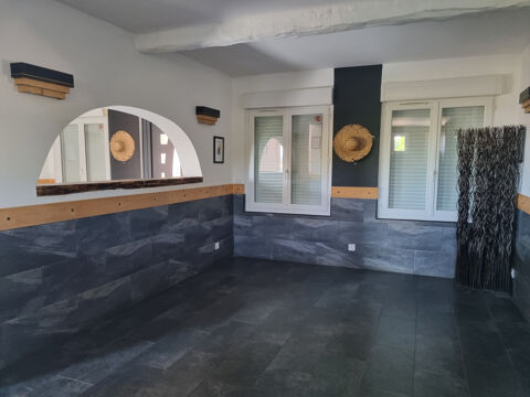   LOCAL COMMERCIAL sur 1728 m2 de terrain clos 