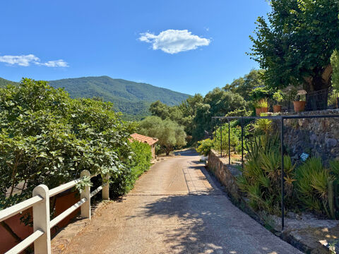   Domaine restaurant avec projet d'écolodges, production viticole et logements sur place 