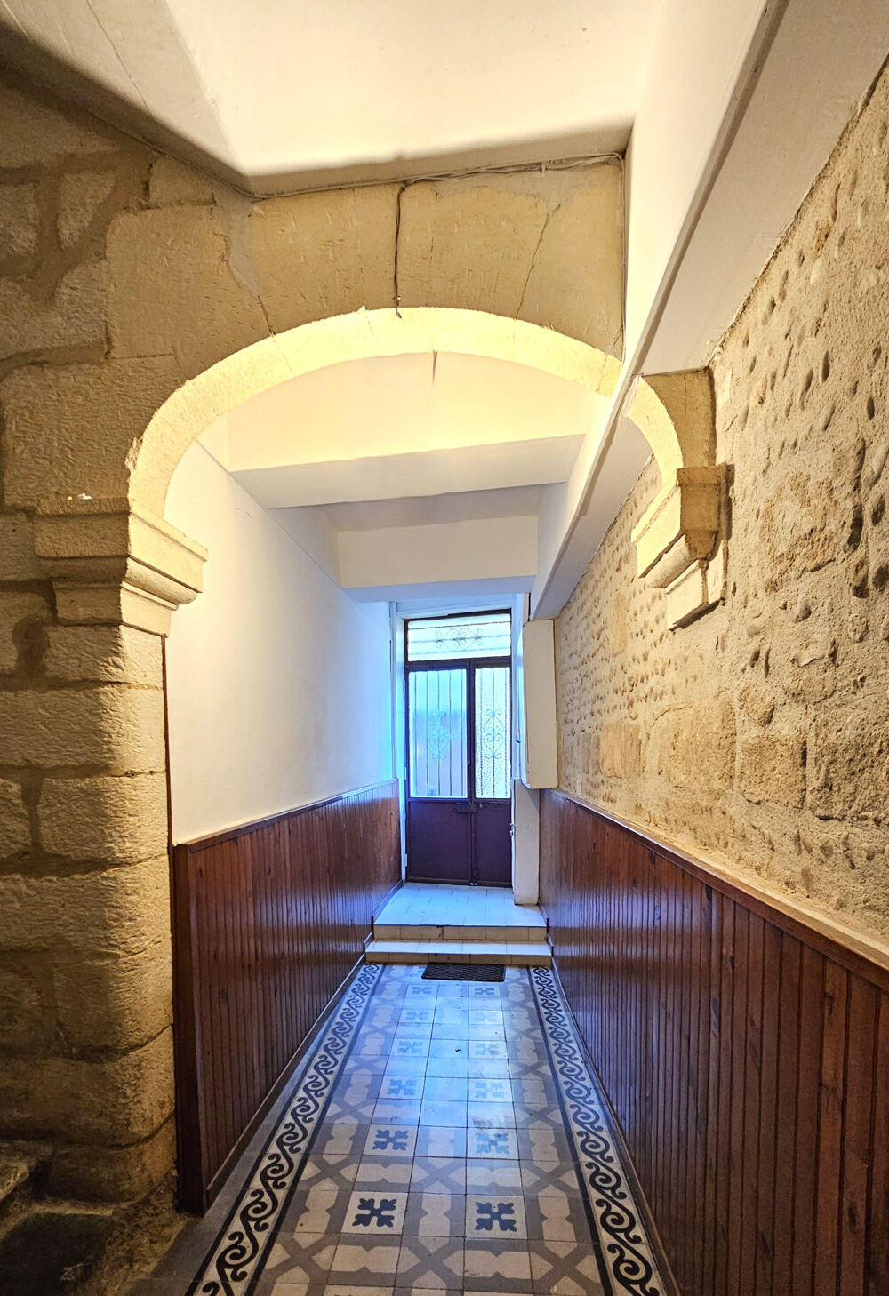 Vente Immeuble IMMEUBLE DE 5 LOGEMENTS 30800 ST GILLES 330 M2 St gilles