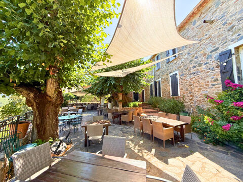   Domaine restaurant avec projet d'écolodges, production viticole et logements sur place 