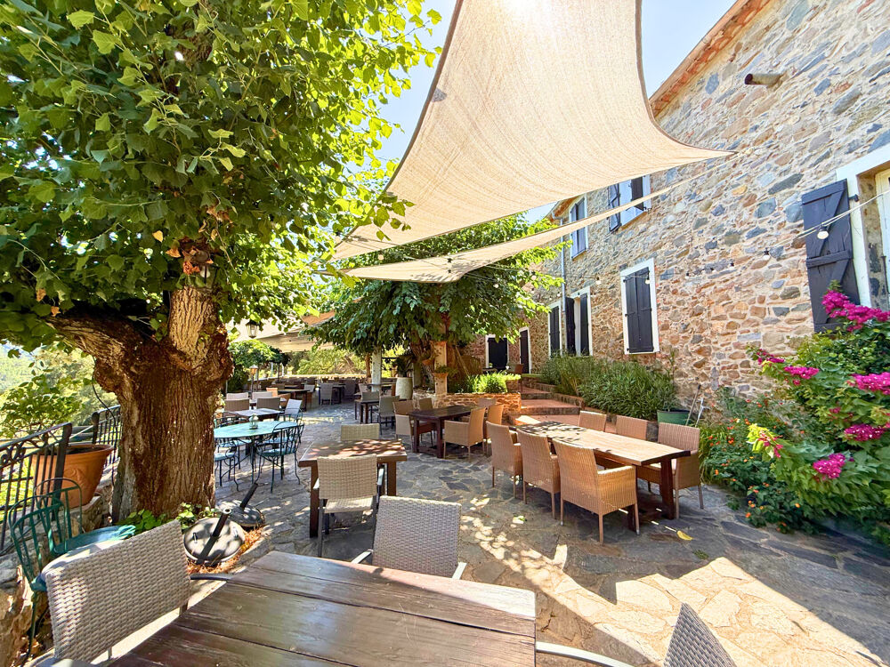   Domaine restaurant avec projet d'écolodges, production viticole et logements sur place 