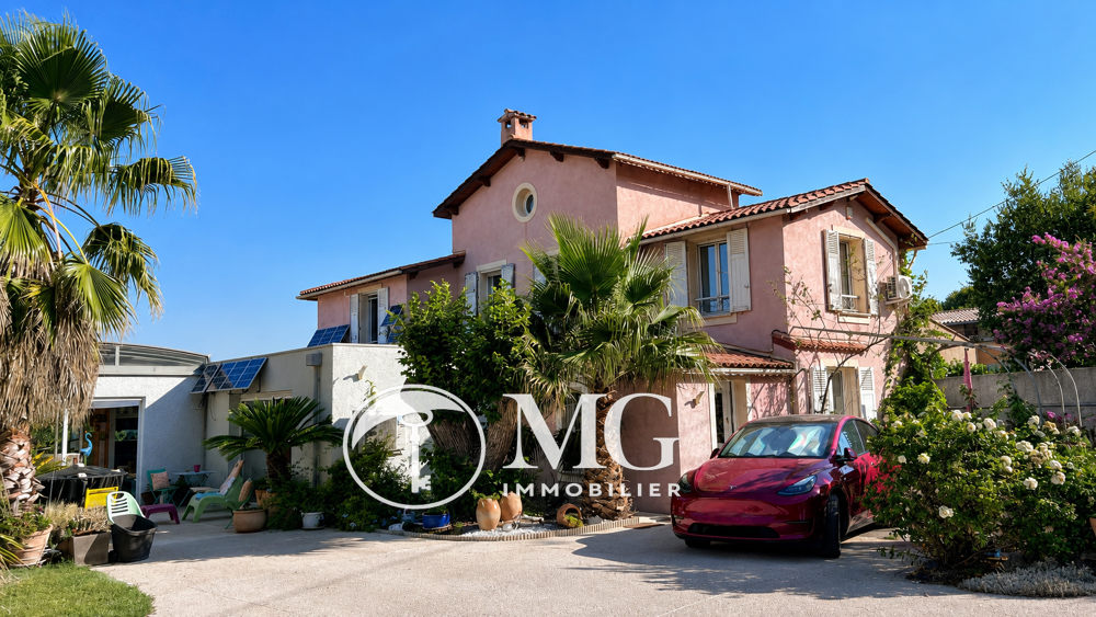 Vente Propriété/Château Maison de caractère de 200 m2 avec piscine couverte et vue sur les Pénitents Les mees