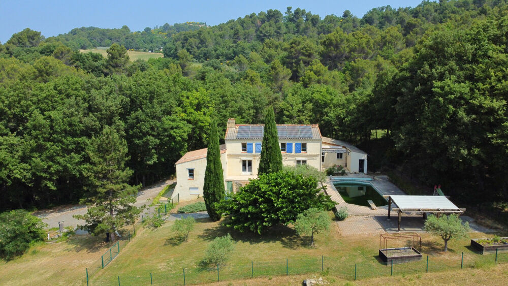 À 10 min de Pierrevert Grande maison familiale avec terrain, piscine et vue nature