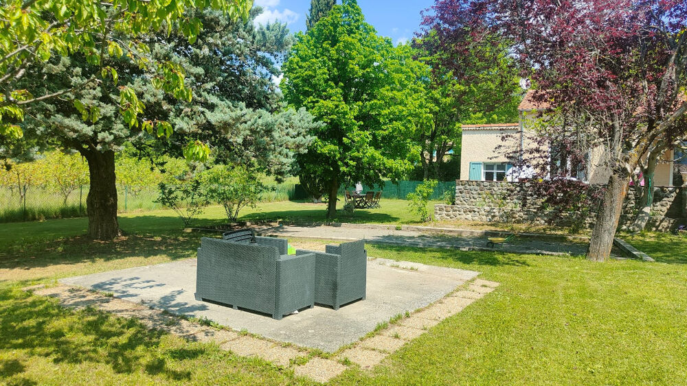 Maison familiale avec dépendance sur terrain de 2 500 m2