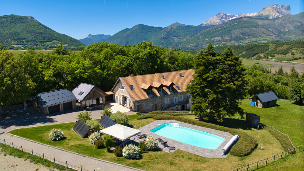 � vendre  Propri�t�/ch�teau Manteyer (05400)