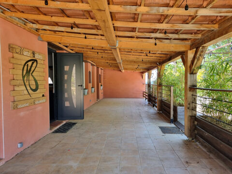   LOCAL COMMERCIAL sur 1728 m2 de terrain clos 