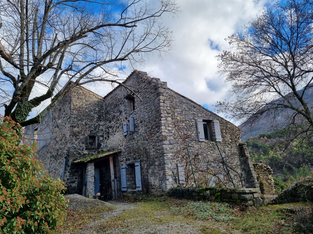 Propriété avec terrain