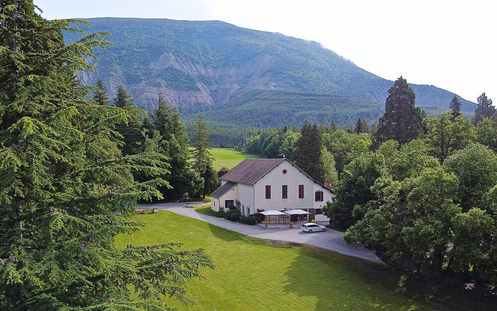 Vente Propriété/Château Vente Camping, Chambres d'hôtes/Gîte, Restaurant - Sud des Hautes Alpes St pierre d argencon