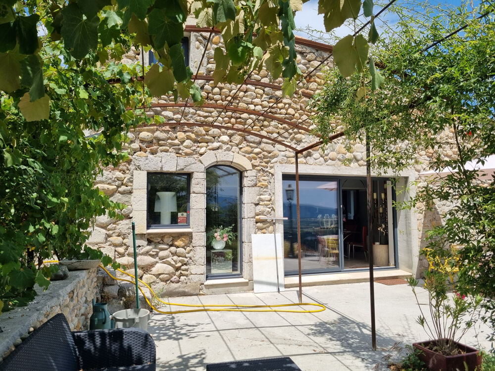 Maison avec jardinet et terrasses avec vue panoramique
