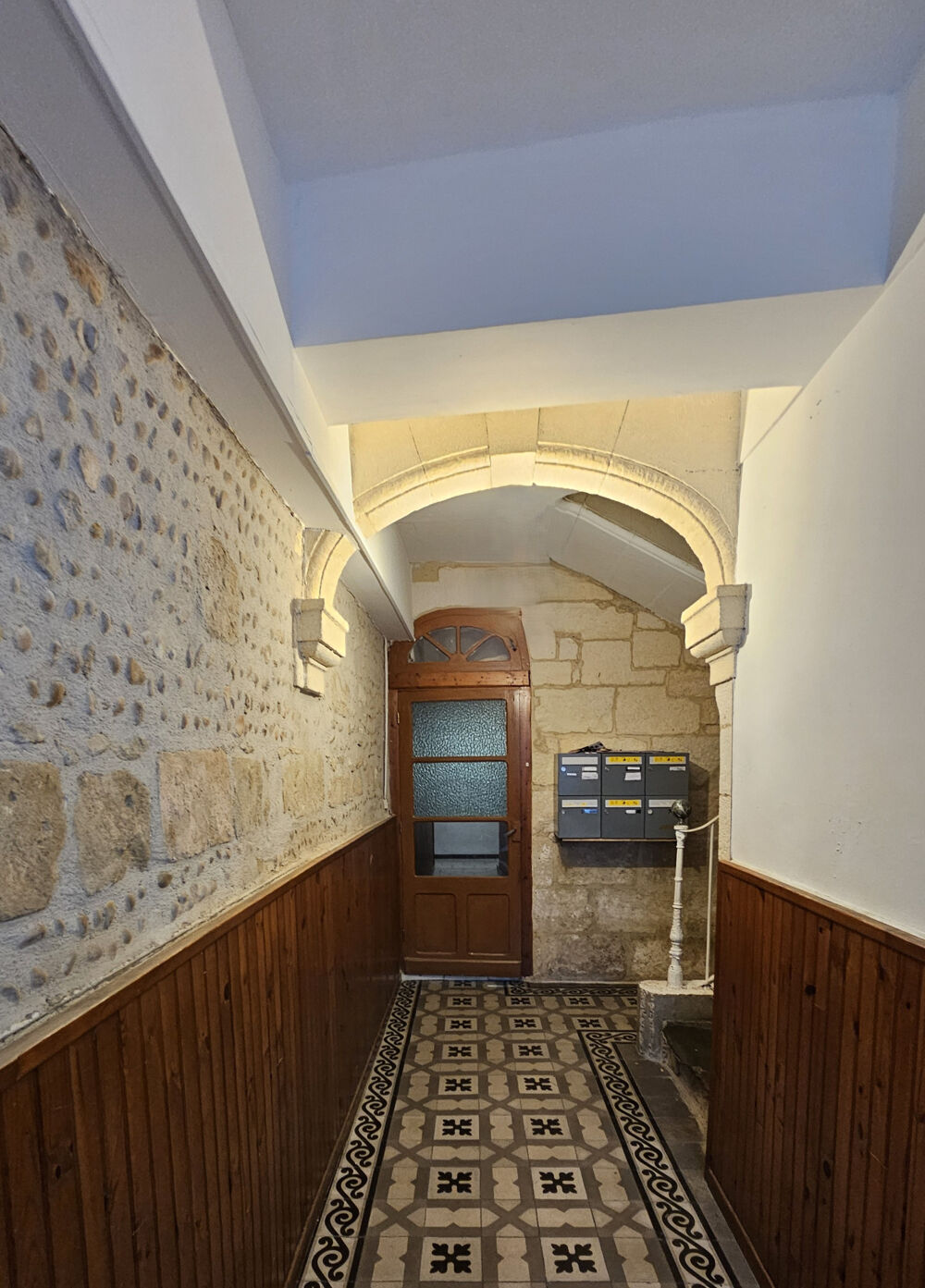 Vente Immeuble IMMEUBLE DE 5 LOGEMENTS 30800 ST GILLES 330 M2 St gilles