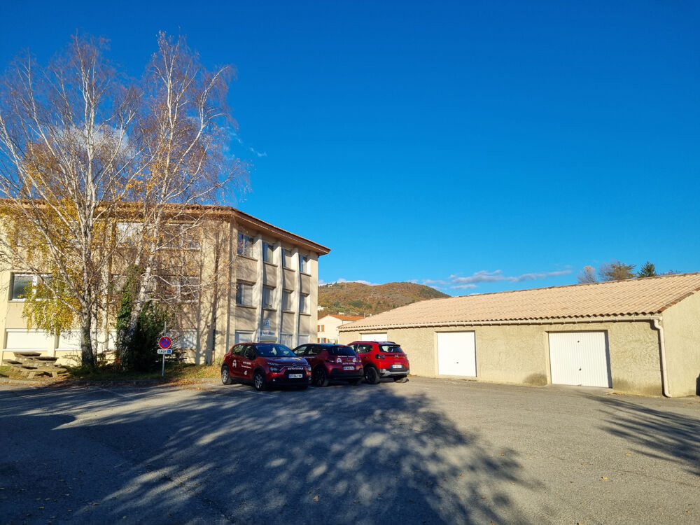 IMMEUBLE DE 1050 M2