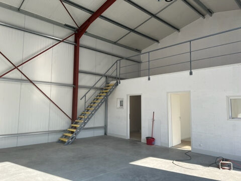   Local commercial en zone industrielle 