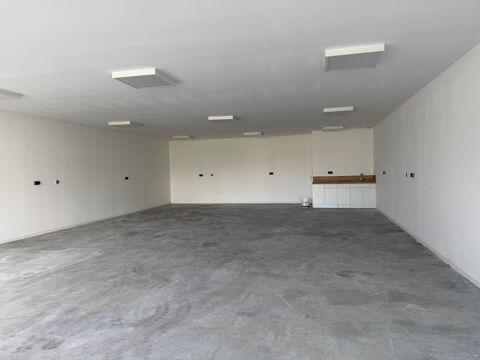   Local commercial en zone artisanale 
