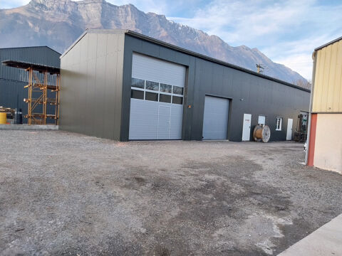 Local commercial en zone industrielle 1170 73390 Chamousset