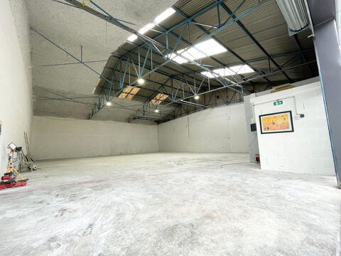 Local commercial en zone artisanale 1340 38660 St vincent de mercuze