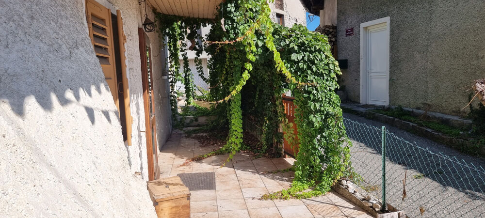 Grande maison de village à acheter à Saint-Jean-De-La-Porte