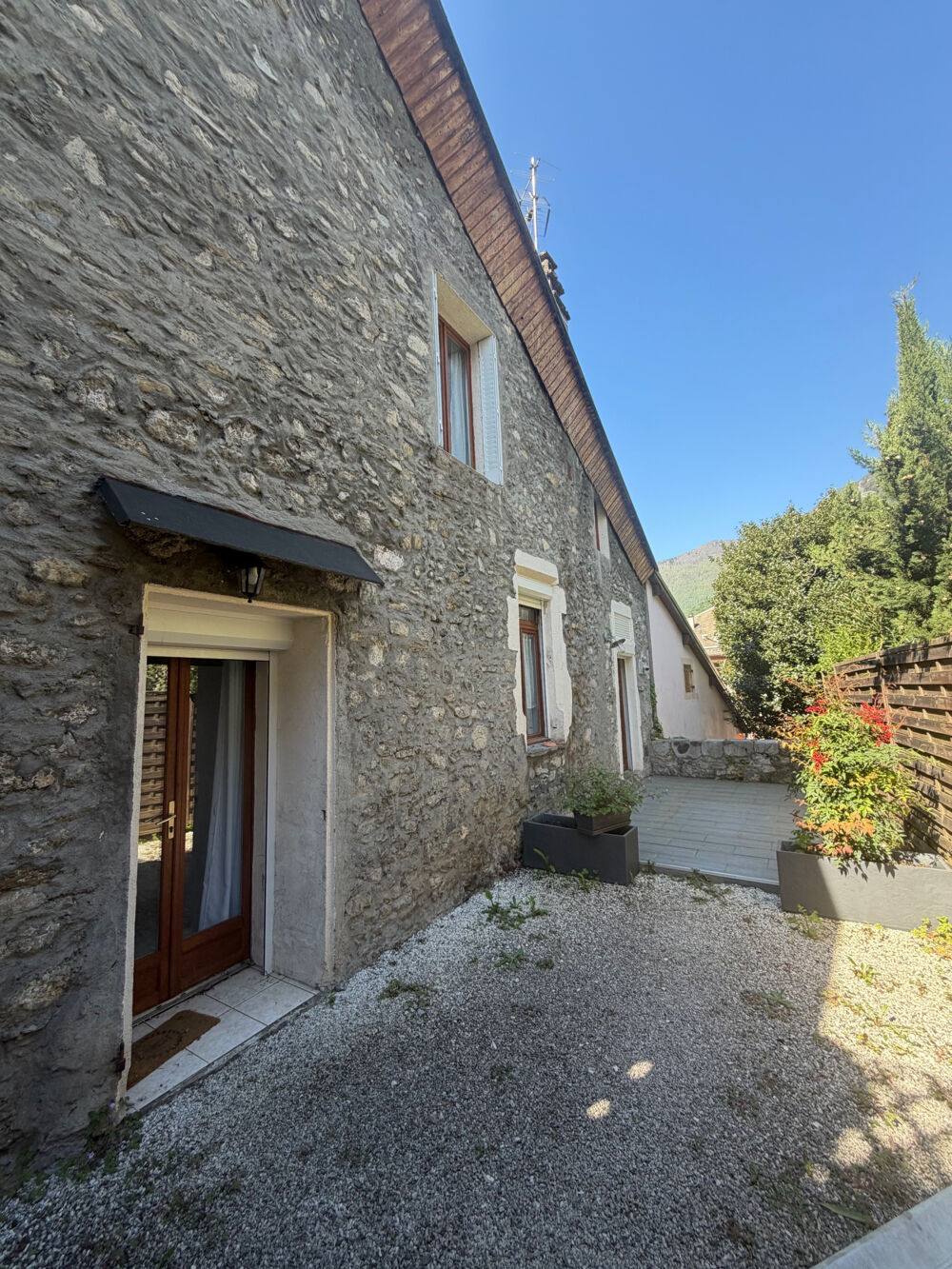 BELLE MAISON DE VILLAGE
