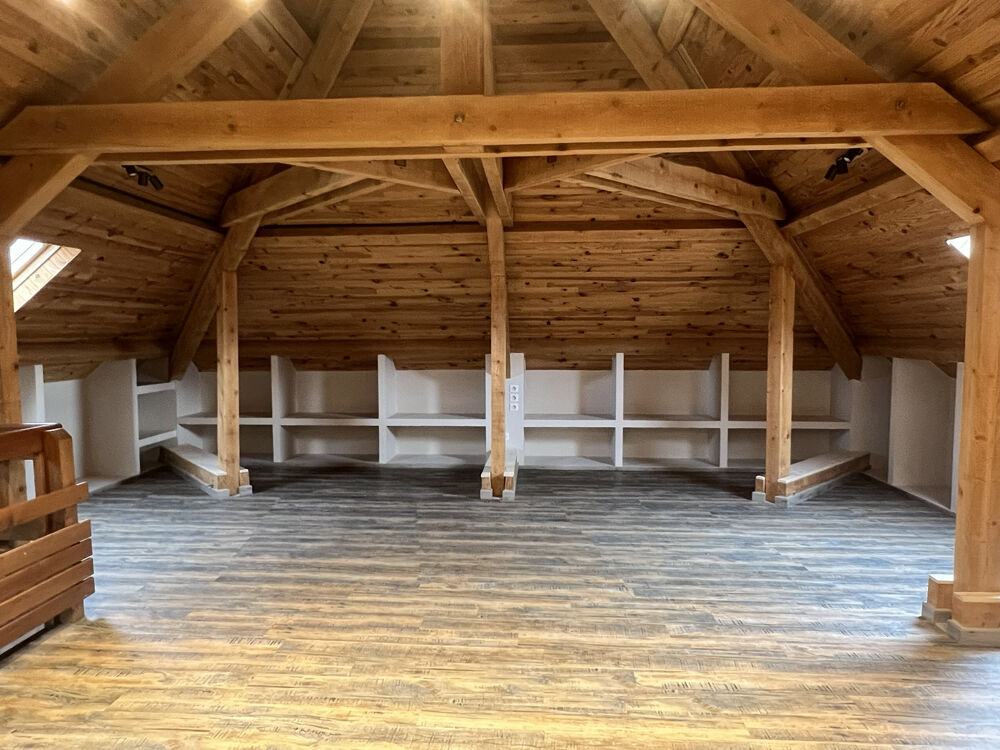 Grand appartement T3 avec cave et place de parking