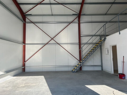   Local commercial en zone industrielle 
