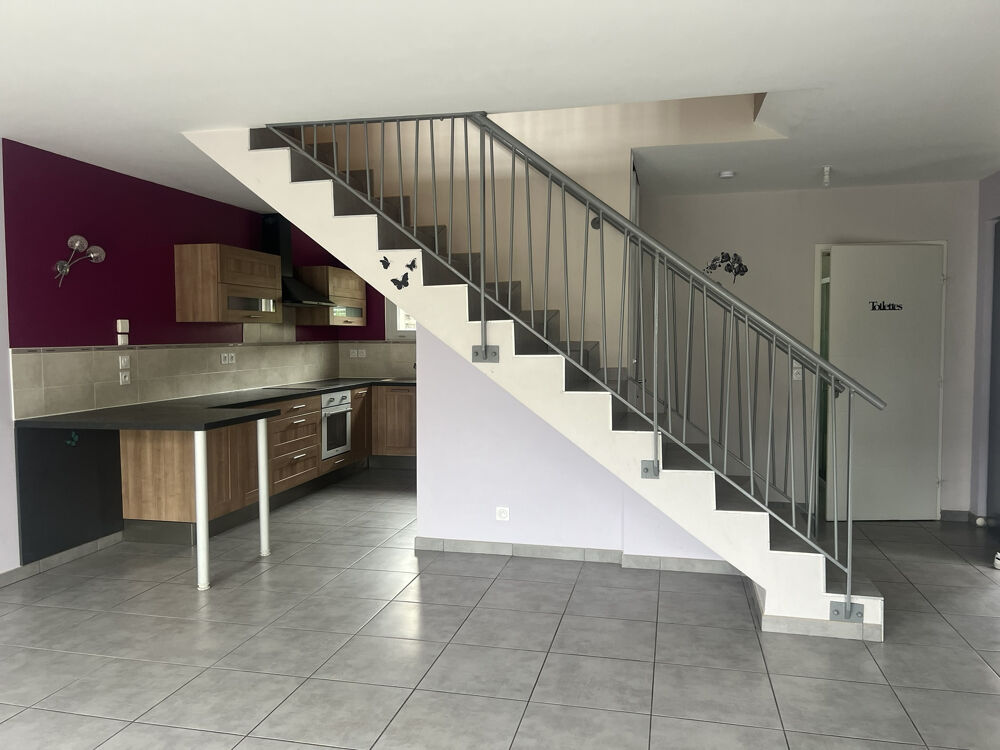 Location Maison Jolie villa T4 mitoyenne Cruet